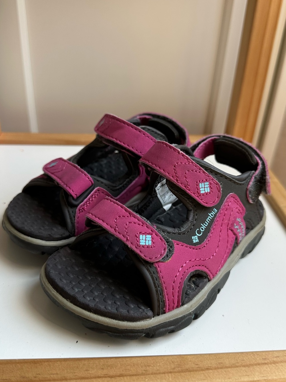 Columbia Castlerock baby/ toddler sandals size 7 in pink & black